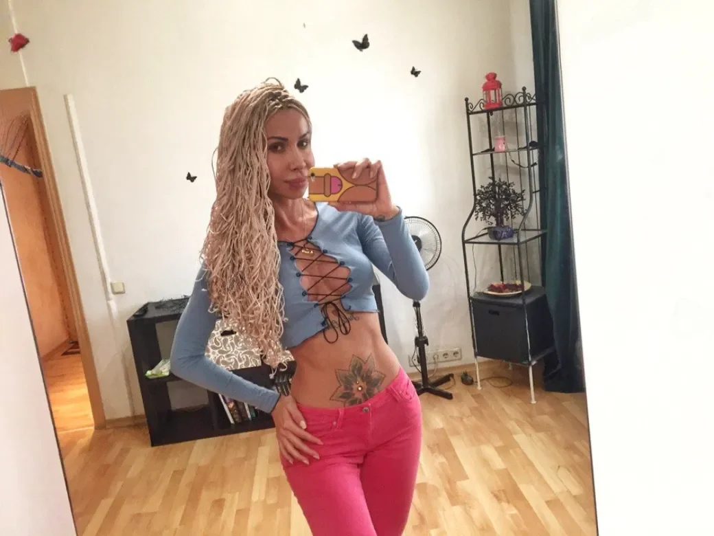 Erika thumbnail 22