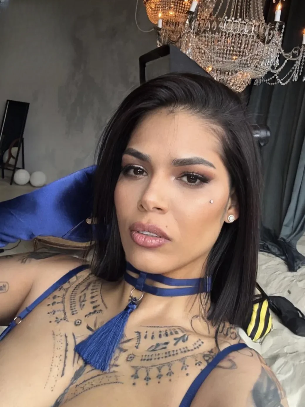 Angela thumbnail 14